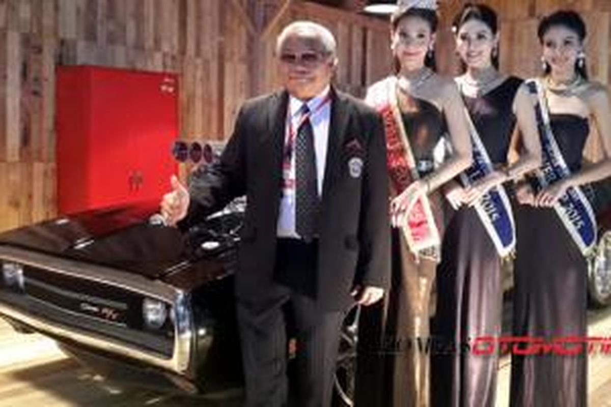 Dr Prachin Eamlumnow, Chairman GPI, penyelenggara Bangkok International Motor Show, mengunjungi IIMS 2015.