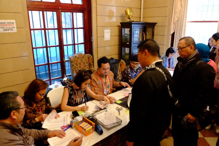 Suasana pemungutan suara pemilihan umum 2019 di Konsulat Jenderal Republik Indonesia di New York City, Amerika Serikat, Sabtu (13/4/2019).