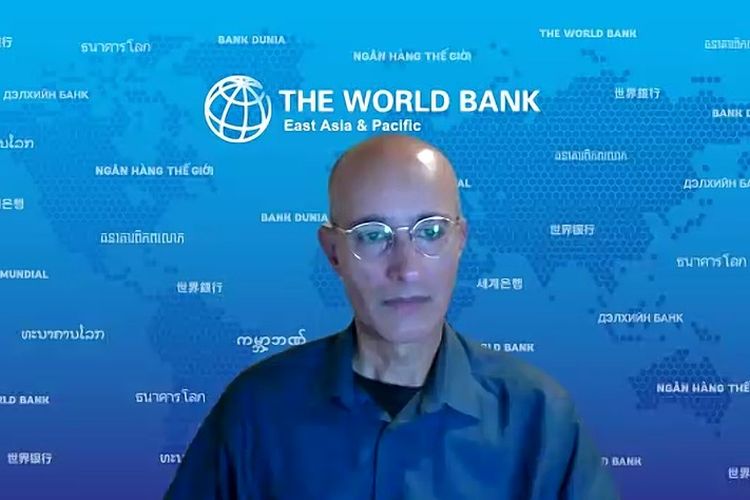 Kepala Ekonom Bank Dunia untuk Asia Timur dan Pasifik Aaditya Mattoo dalam konferensi pers bertajuk World Bank East Asia and Pacific Economicc update Oktober 2023, Senin (2/10/2023).