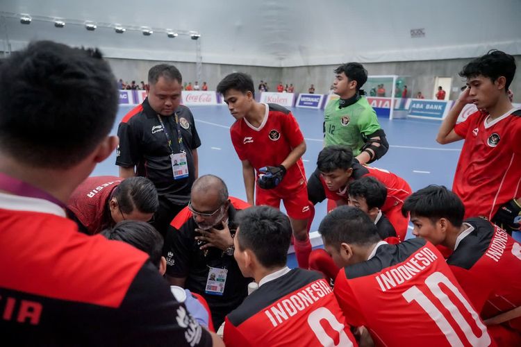 Timnas hoki indoor putra Indonesia yang berhasil meraih medali emas SEA Games 2023, sekaligus mencatat torehan sejarah.