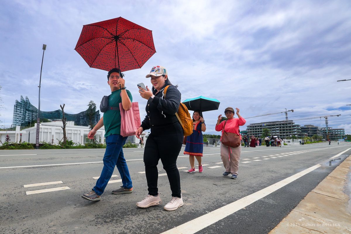 Hingga hari ke-2 Lebaran, Otorita IKN mencatat 8.000 orang berwisata di IKN untuk melihat-lihat demonstrasi karya arsitektural, yang tak cuma ciamik, juga panoramik.