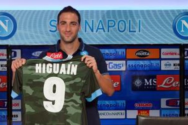 Pemain asal Argentina, Gonzalo Higuain pindah dari Real Madrid ke Napoli mulai 1 Agustus 2013.