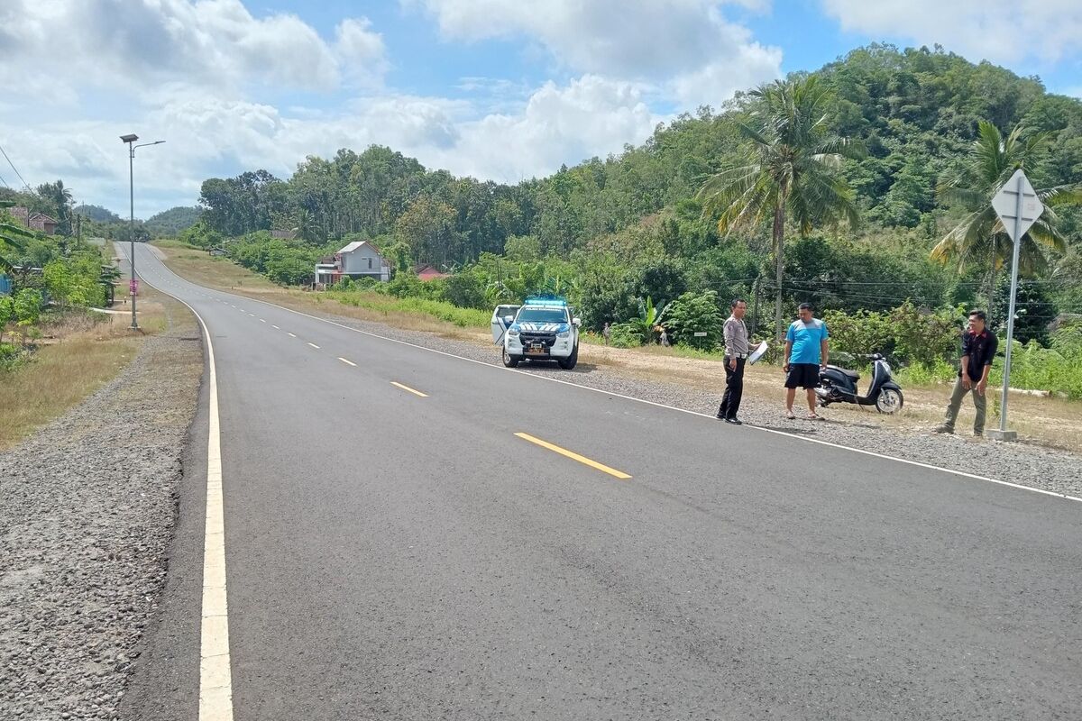 Lokasi kecelakaan sepeda motor dan dua pejalan kaki di Jalur jalan lintas selatan (JJLS) Girisubo, Gunungkidul, Minggu (8/6/2025)