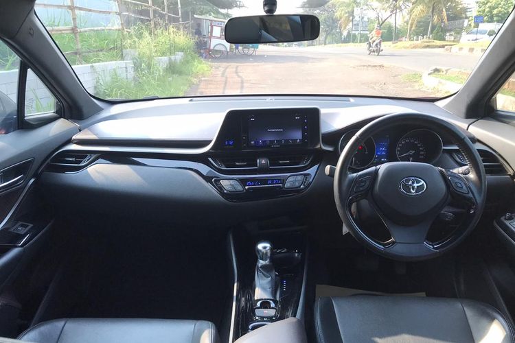 Test Drive Toyota C-HR Hybrid