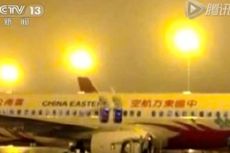 Buka Tiga Pintu Darurat, 2 Penumpang China Eastern Airlines Ditahan