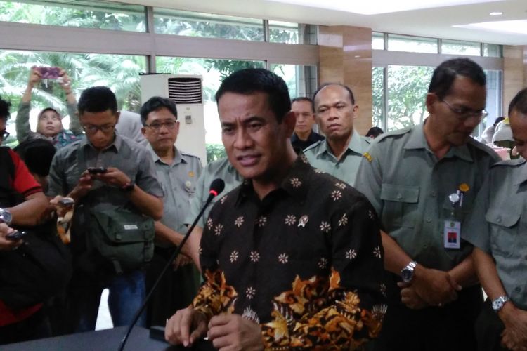 Menteri Pertanian (Mentan) Andi Amran Sulaiman menggelar acara silaturahmi atau halal bihalal dengan seluruh jajaran pejabat dan staf Kementerian Pertanian (Kementan) di Auditorium Kementan, Ragunan, Jakarta, Senin (3/7/2017).