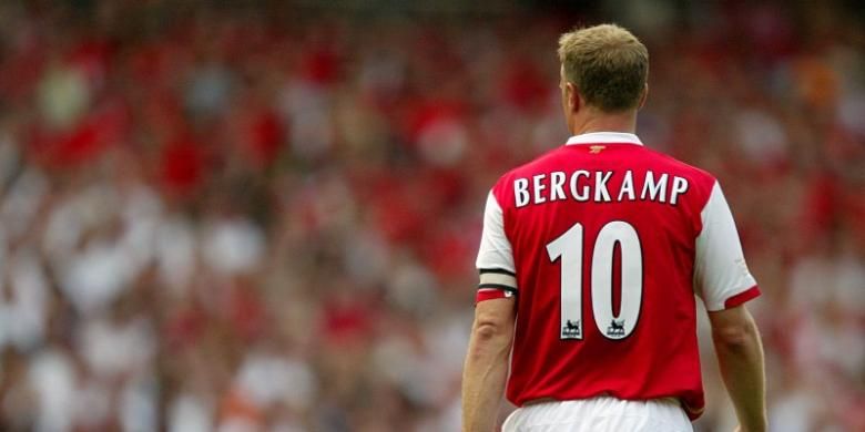 Denis Bergkamp saat masih berseragam Arsenal. 
