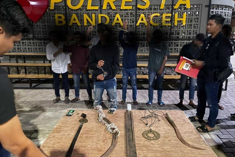 Polresta Banda Aceh menangkap kelompok remaja gangster bernama Ikatan Kelompok Anti Onar (IKAO), yang melakukan pengeroyokan terhadap seorang remaja warga Aceh Besar.