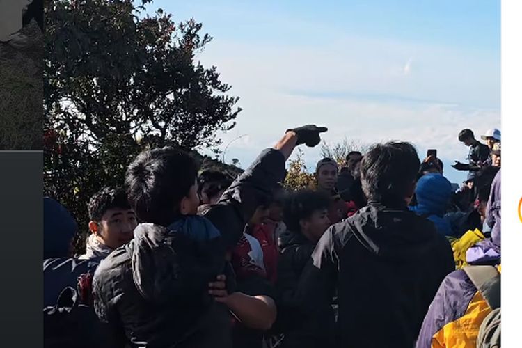 Pendaki Tektok Wajib Pakai Pemandu Lokal Usai Ricuh di Puncak Gunung Lawu