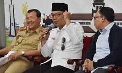 Kang Emil Pastikan Pemprov Jabar Siap Bantu Keluarga Deden Damanhuri
