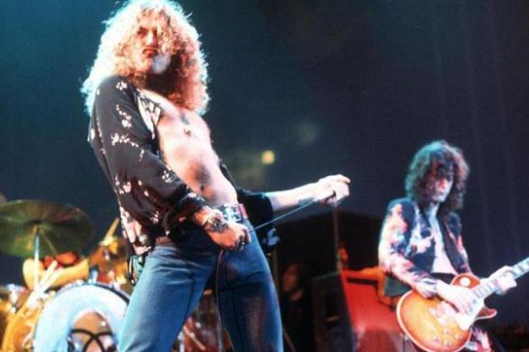 Aksi Robert Plant dan Jimmy Page dalam salah satu konser Led Zeppelin.