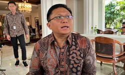 Adopsi Energi Hijau, PLN Malang Ajak Pegawai hingga Pelanggan Pasang Panel Surya