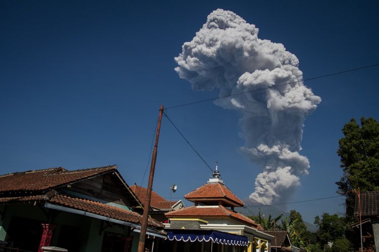 Unduh 450 Koleksi Gambar Gunung Merapi Meletus Paling Baru HD