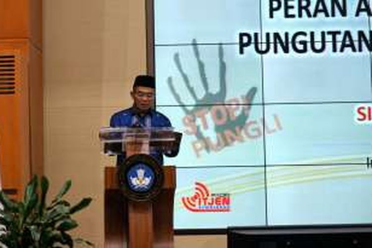 Menteri Pendidikan dan Kebudayaan Muhadjir Effendy saat meresmikan workshop Peran Aparat Pengawasan Internal Pemerintah (APIP) di gedung Kemendikbud, Jalan Jenderal Sudirman, Jakarta Pusat, Kamis (12/1/2017). 