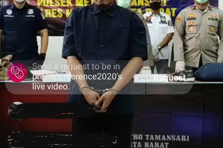 TH (40) alias Hendi Handoko saat konferensi pers di Polsek Metro Tamansari, Jakarta Barat, Kamis (8/4/2020) petang