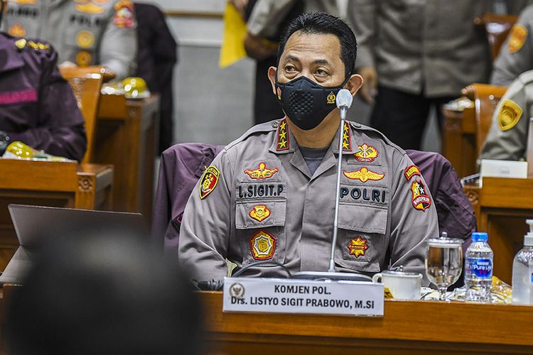 Kabareskrim Polri yang juga calon Kapolri Komjen Pol Listyo Sigit Prabowo bersiap mengikuti Uji Kelayakan dan Kepatutan Calon Kapolri di ruang Komisi III DPR, Kompleks Parlemen, Jakarta, Rabu (20/1/2021). Calon Kapolri Komjen Pol Listyo Sigit Prabowo merupakan calon tunggal Kapolri yang diajukan Presiden Joko Widodo ke DPR untuk menggantikan Jenderal Pol Idham Aziz yang memasuki masa pensiun.