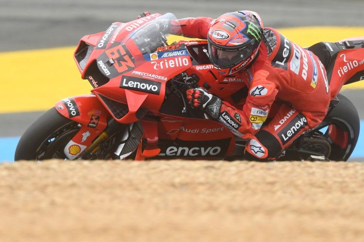 Francesco Bagnaia saat balapan pada MotoGP Prancis 2021. (Photo by Jean-Francois MONIER / AFP)