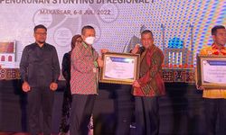 Turunkan Stunting 2,7 Persen Per Tahun, Pemprov Riau Terima Penghargaan dari Kemendagri