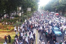 Demo Bubar, Arus Lalu Lintas Jalan Medan Merdeka Barat Tersendat