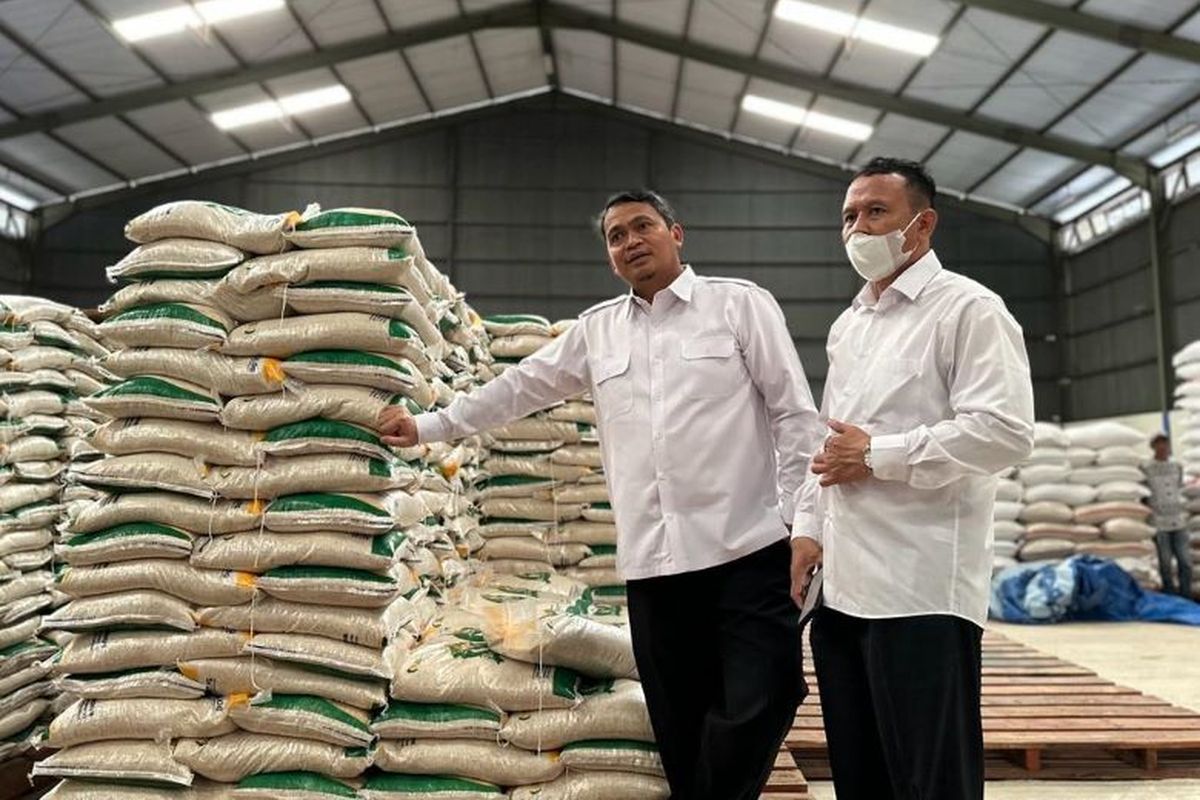 Perum Bulog mengupayakan dua hal untuk memitigasi fenomena El Nino pada cadangan beras.