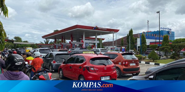 Gubernur Bengkulu, Helmi Hasan, meminta Pertamina memperbaiki cara komunikasi kepada masyarakat terkait kelangkaan bahan bakar minyak (BBM) yang terjadi di seluruh SPBU di Bengkulu dalam sepekan terakhir. | #BBM #Langka