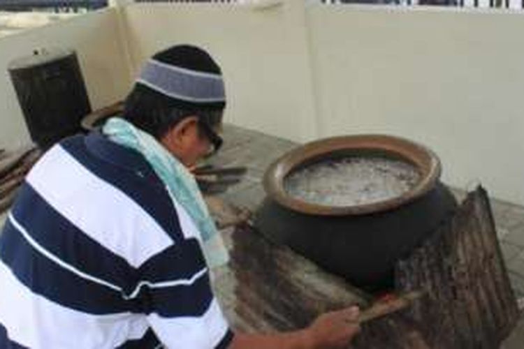 Bubur sop di Masjid Raya Medan. 