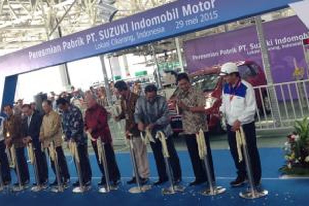 Peresmian pabrik baru PT Suzuki Indomobil Motor di Cikarang, Bekasi, Jumat (29/5/2015).