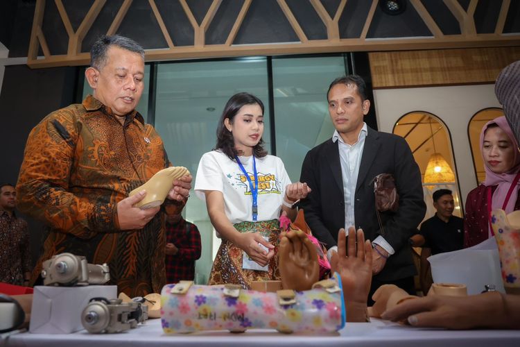 Synergy Fest menghadirkan karya disabilitas dari 20 pengusaha UMKM, dengan rangkaian acara talkshow inspiratif hingga workshop inklusif.