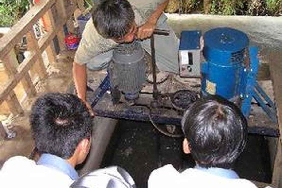 Sarana Percontohan dan Laboratorium Pengujian PLTMH di Kecamatan Cipeundeuy, Cimahi, Jawa Barat. Listrik mikrohidro salah satu solusi penyediaan energi murah di pedesaan.