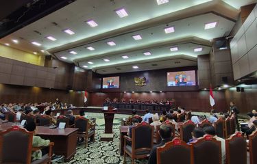 MK Larang Polisi Aktif Duduki Jabatan Sipil, Dua Hakim Berbeda Pendapat