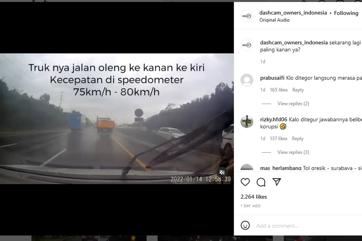 Truk berada di lajur kanan jalan tol