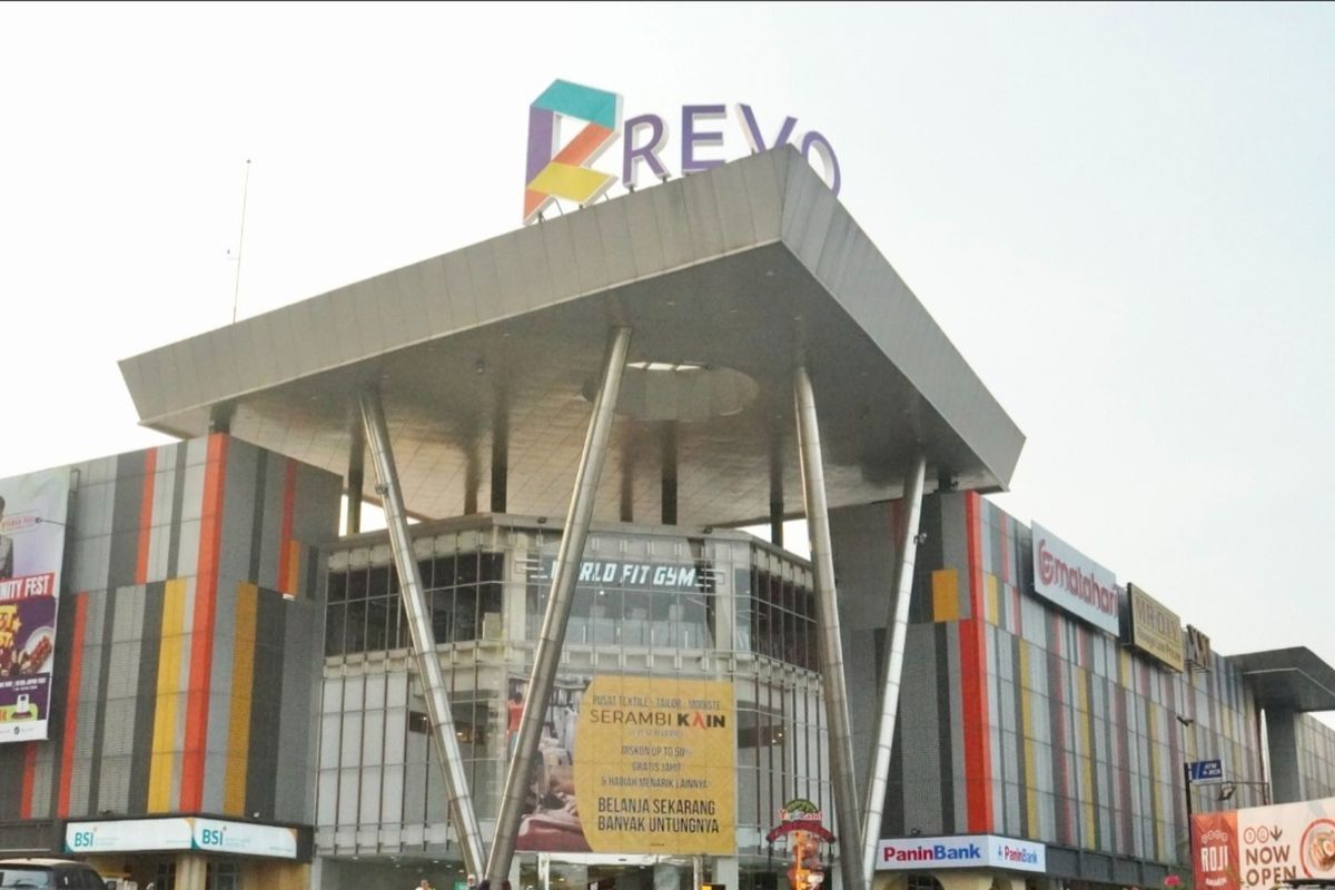 Usai mengalami kebakran, Revo Mall, Kota Bekasi kini mulai kembali beroperasi secara bertahap. Selasa (25/6/2024).