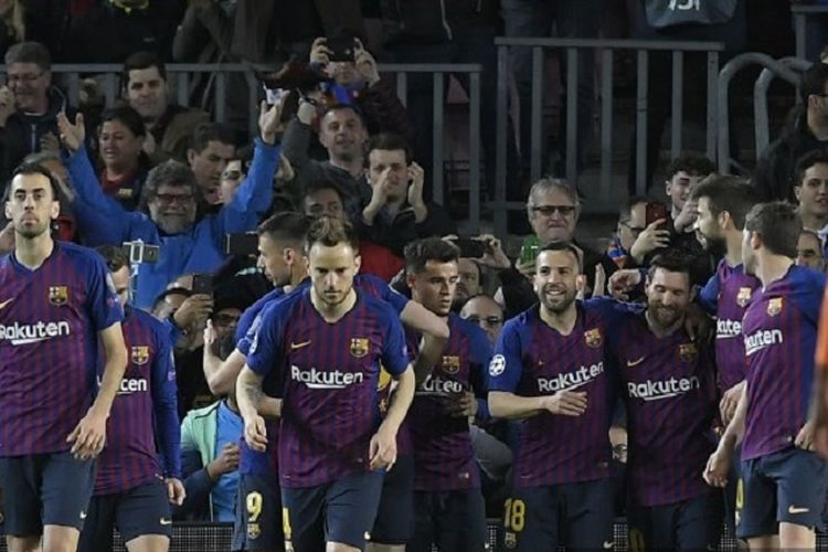 Skuad Barcelona merayakan gol yang dicetak Lionel Messi via titik penalti pada babak 16 besar Liga Champions antara Barcelona vs Lyon di Camp Nou, Rabu (13/3/2019) atau Kamis dini hari WIB.