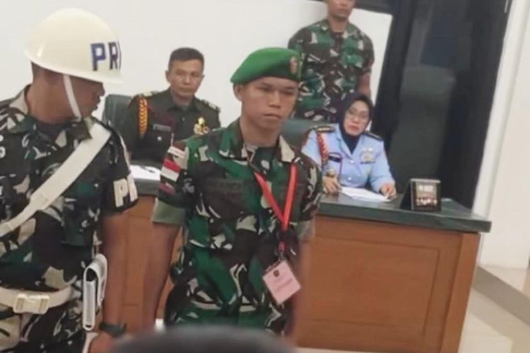 Prada Y, prajurit TNI yang menjadi terdakwa pembunuhan tunangannya sendiri, Sri Mulyani, di Kabupaten Sambas, Kalimantan Barat (Kalbar) dituntut membayar restitusi senilai Rp 206 juta. 