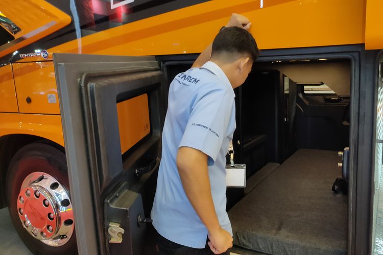 Bus baru 27 Trans buatan Karoseri Tentrem