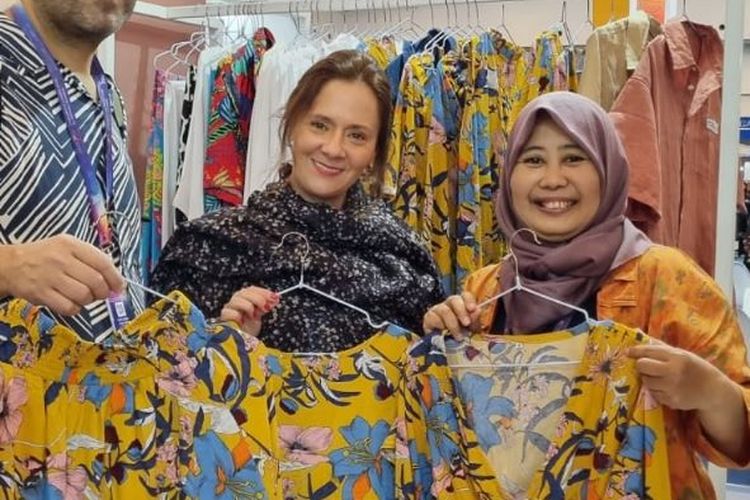 Booth UMKM Mitra Pertamina di Inacraft 2024