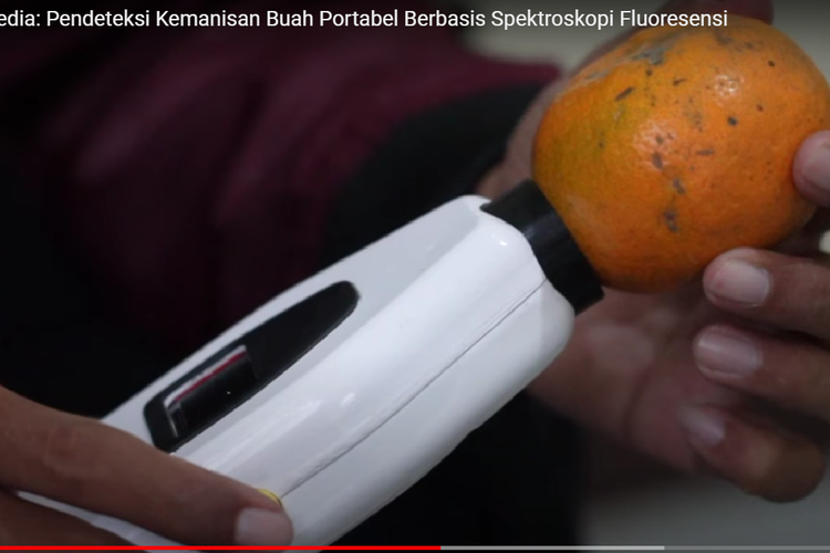 Tim Institut Pertanian Bogor (IPB) menciptakan alat untuk mengukur tingkat kemanisan buah jeruk berbasis metode spektroskopi fluoresensi.