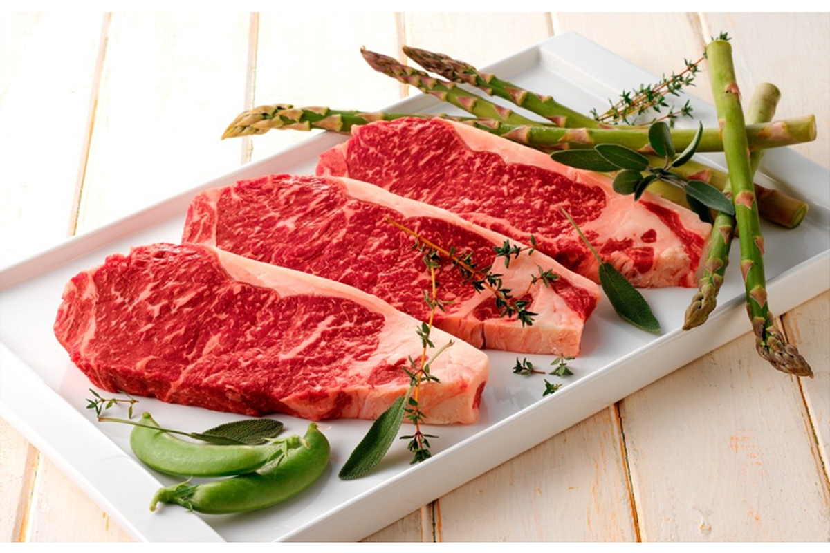 Ilustrasi daging sapi sebagai salah satu makanan yang mengandung seng tinggi.