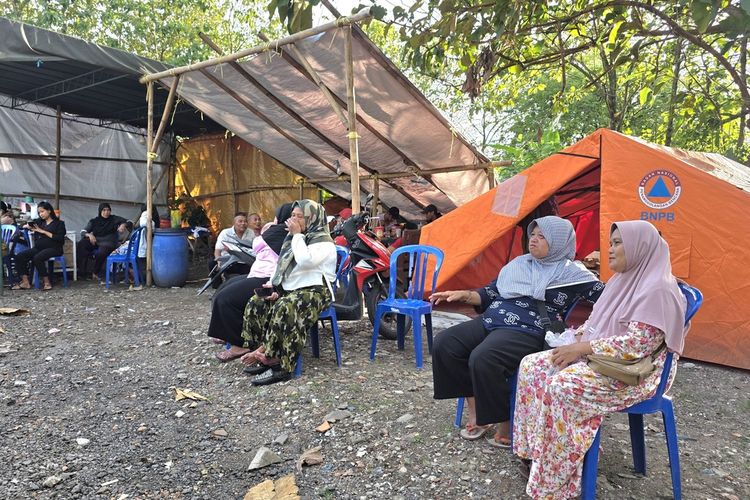 Rumah Retak akibat Tanah Gerak, Begini Puluhan Warga Semarang Bertahan di Pengungsian Selama Dua Bulan
