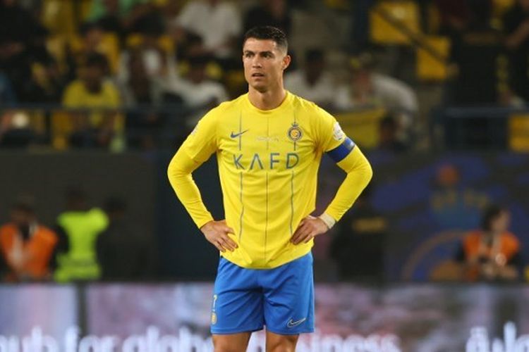 Reaksi penyerang Al Nassr, Cristiano Ronaldo, seusai timnya kebobolan dalam lanjutan Liga Arab Saudi 2023-2024 antara AL Nasr vs Al Raed.
