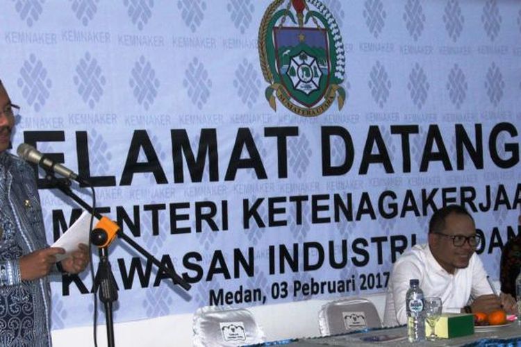 Menteri Tenaga Kerja Hanif Dhakiri Anif dalam kunjungan kerjanya di Kawasan Industri Medan (KIM), Jumat (3/2/2017)
