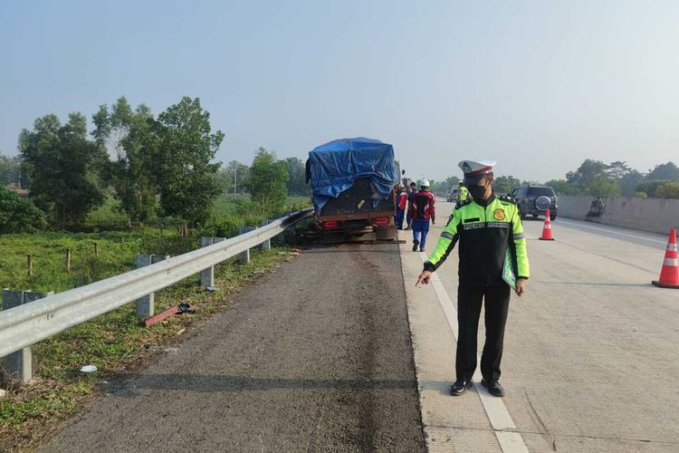 Lokasi kecelakaan beruntun yang menyebabkan dua petugas tol Lampung meninggal dunia.