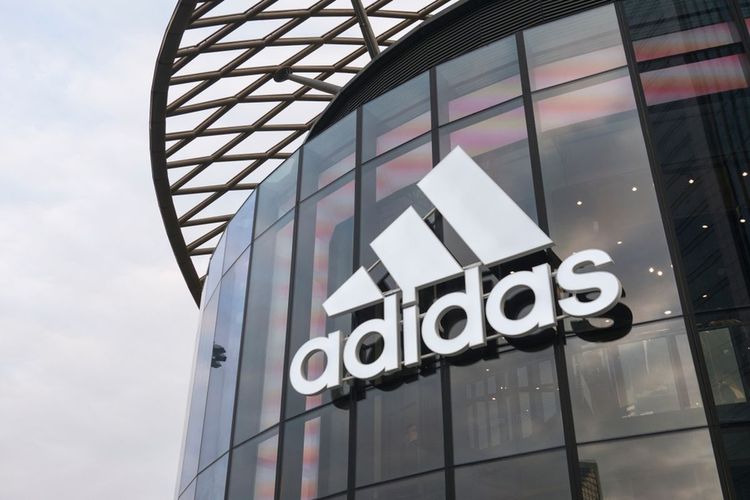 Harga Produk Adidas di AS Terancam Naik akibat Tarif Impor