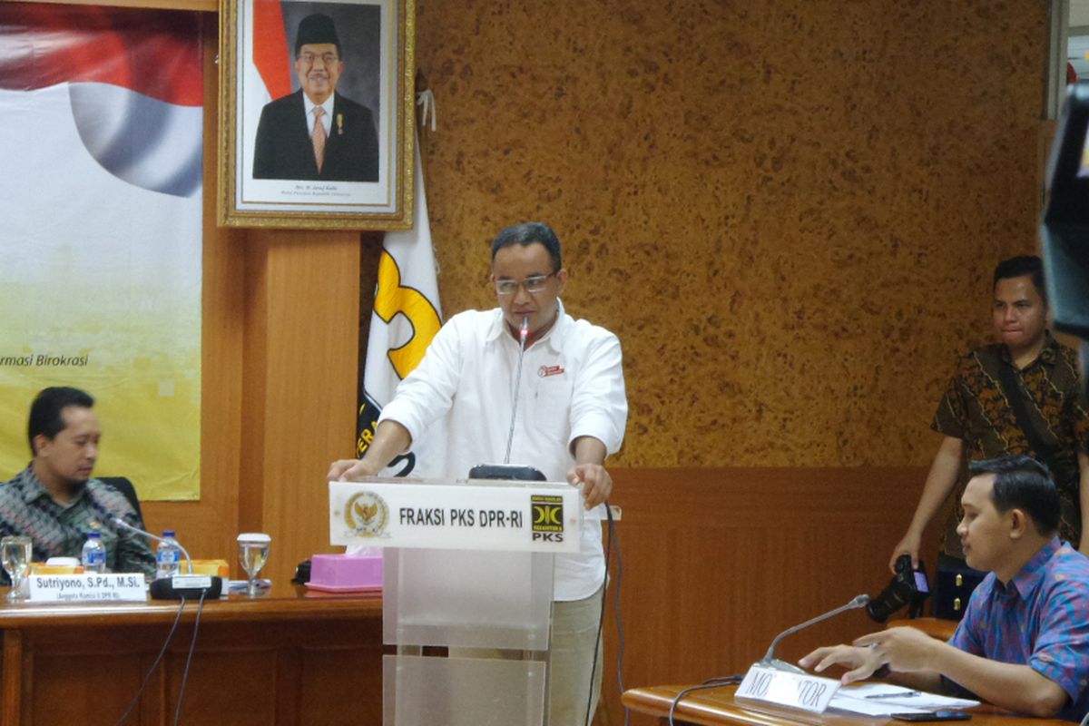 Calon gubernur DKI Jakarta Anies Baswedan saat hadir dalam diskusi publik di ruang pleno fraksi PKS DPR RI, Rabu (5/4/2017).