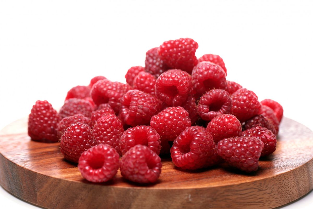 ilustrasi raspberry atau rasberi, buah tinggi serat yang cocok dikonsumsi saat diet. 