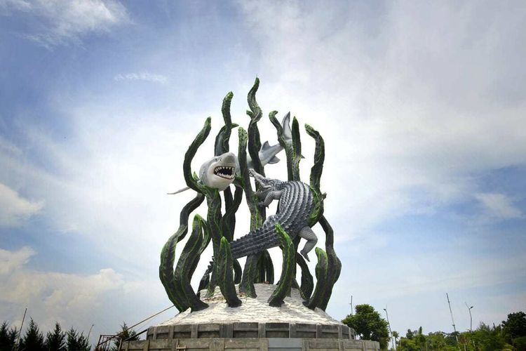 Patung yang merupakan lambang kota Surabaya atau monumen Sura dan Baya.