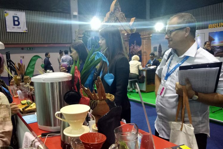 Kopi dan jamu Indonesia disukai wisatwan asal berbagai negara di ASEAN Travel Fair 2018, di Chiangmai, Thailand 22-26 Januari 2018.