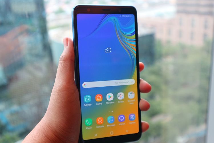 Layar Galaxy A7 berbentang 6 inci