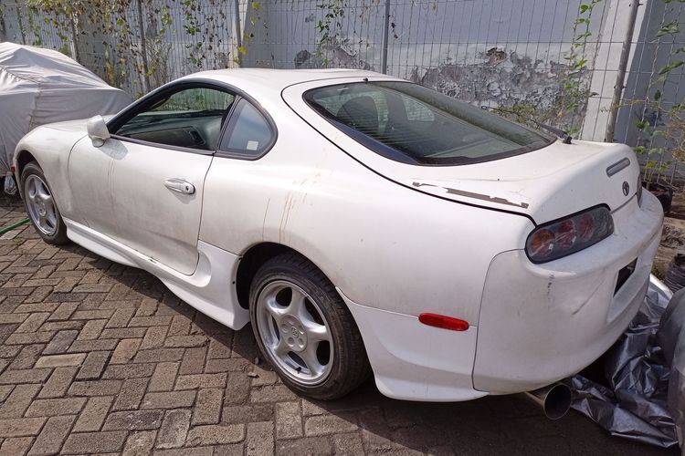 Toyota Supra RZ-S sitaan bea cukai yang bakal dilelang.