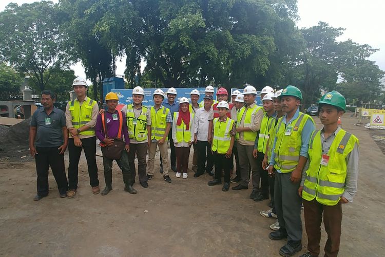 Menteri PU sidak proyek drainase di kompleks Istana Kepresidenan, Jakarta, Selasa (24/10/2017).